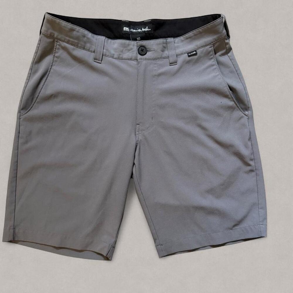 Travis mathew grey shorts size